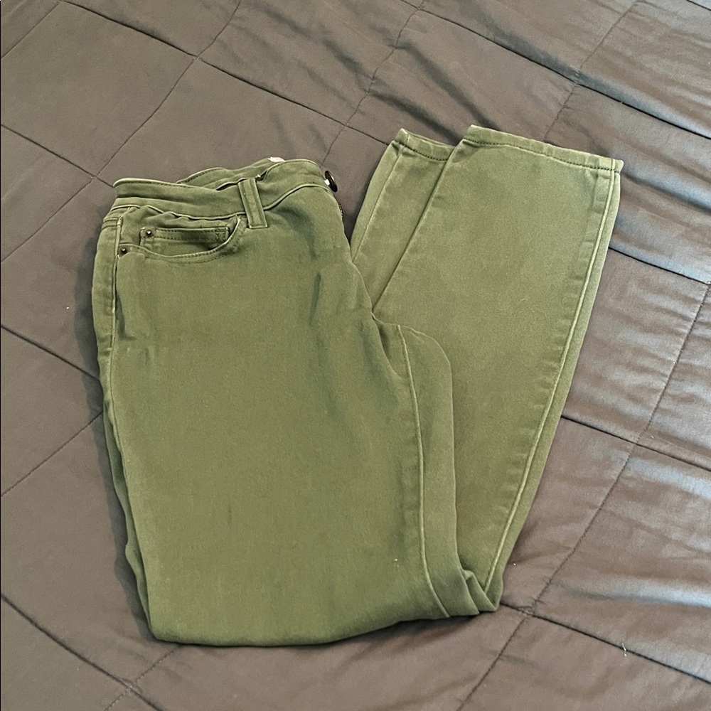 No Boundaries Women's Straight Leg Jeans in Olive